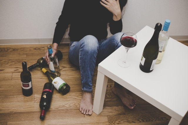 アルコール依存症の危険性|原因や末期症状について解説 イメージ画像1