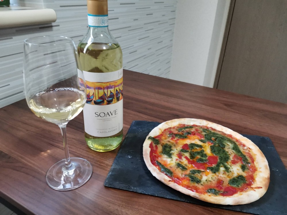 ピザに合うビールやワインをペアリング 白ワイン