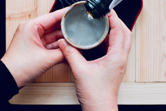 錫？陶器？ガラス？種類や材質で味が変わる！「酒器」にこだわって、日本酒をもっと美味しく楽しもう イメージ画像2