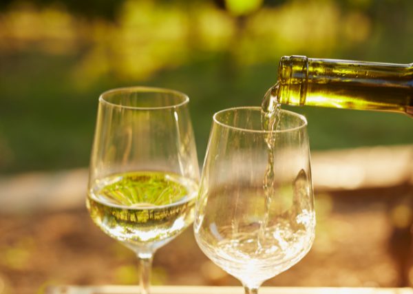 シャブリのおすすめ白ワイン銘柄10選！シャブリワインの特徴や選び方、合う料理を紹介　イメージ画像